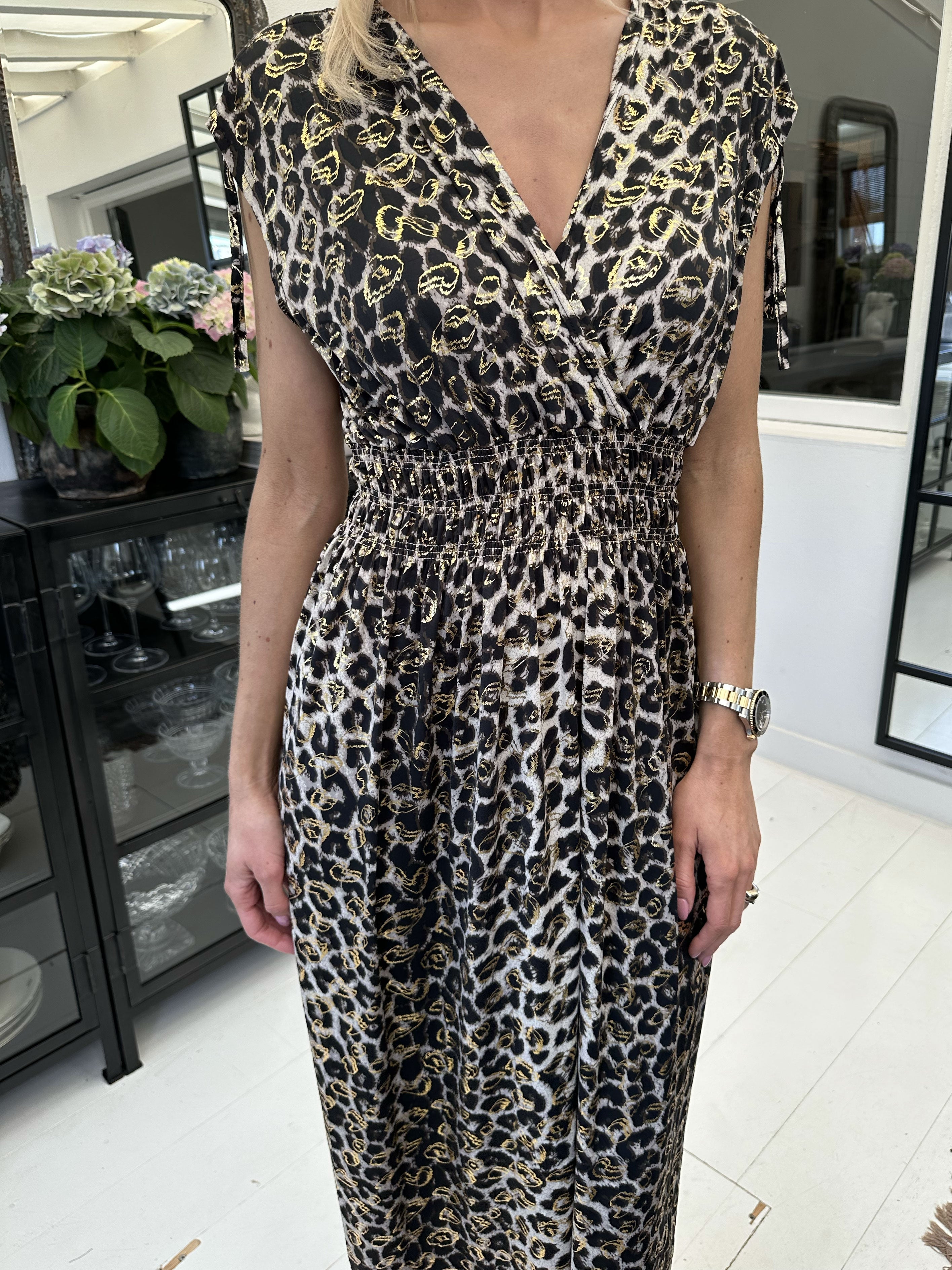 Pams Leo Sleeveless - Lång elastisk klänning i skrynkelfritt tyg